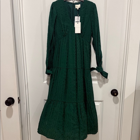 Adelyn Rae Dresses & Skirts - Adelyn Rae Deep Green Long Sleeve Dress